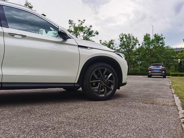 18款相比20款,英菲尼迪QX50提新款比老款屏幕灵敏了很多-