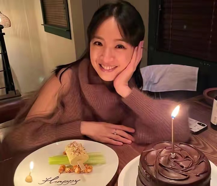 9岁林依晨产后火速复出,身材苗条仍似少女,一月减重18斤太拼命"