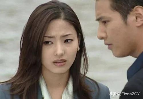 美艳性感的韩彩英,号称“人间芭比”