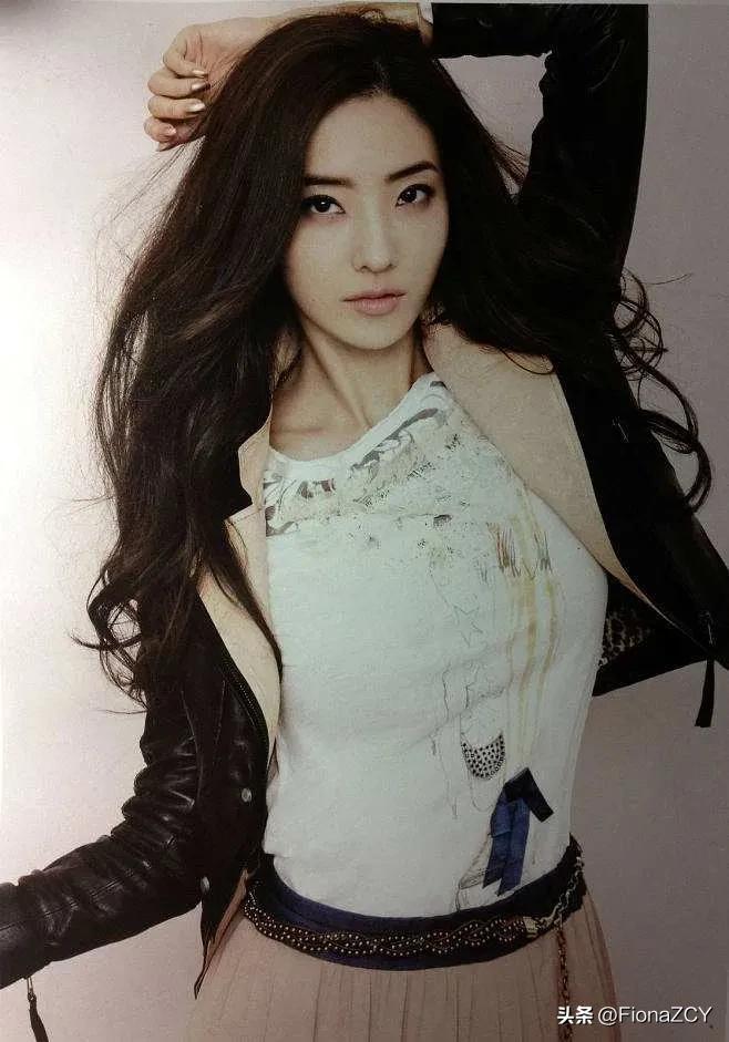 美艳性感的韩彩英,号称“人间芭比”