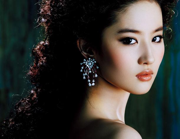 天心与安志杰演吻戏