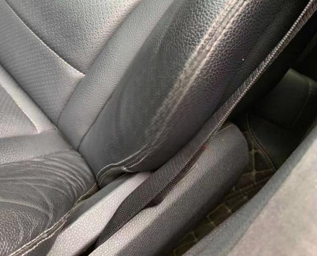 奔驰C车主苦涩,才开四年掉价二十万,买主:过年访友就靠它-