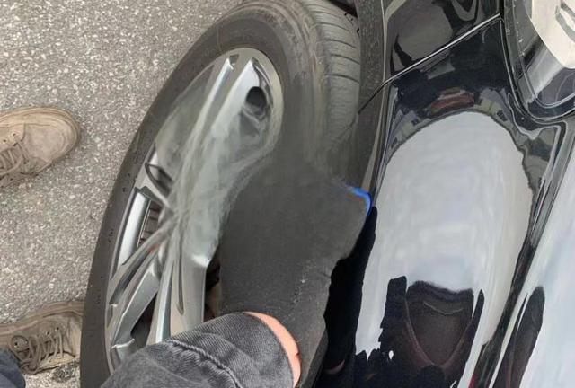 奔驰C车主苦涩,才开四年掉价二十万,买主:过年访友就靠它-