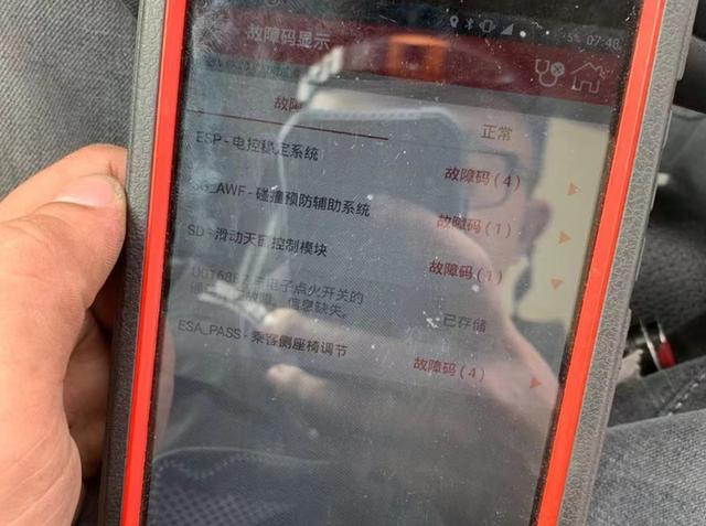 奔驰C车主苦涩,才开四年掉价二十万,买主:过年访友就靠它-