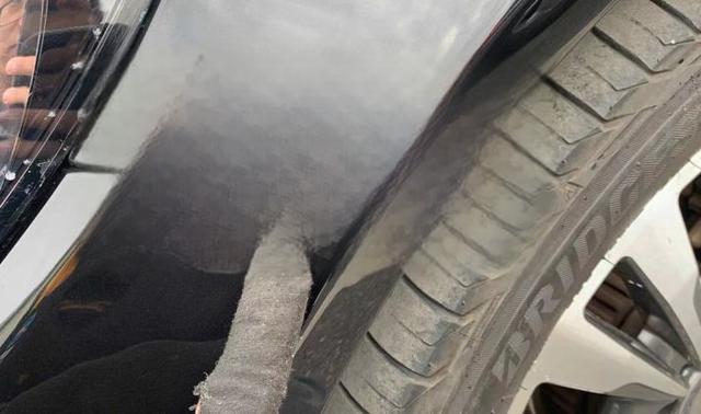 奔驰C车主苦涩,才开四年掉价二十万,买主:过年访友就靠它-