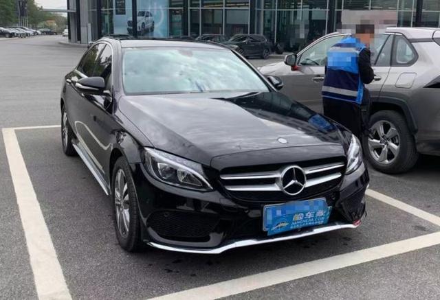 奔驰C车主苦涩,才开四年掉价二十万,买主:过年访友就靠它-
