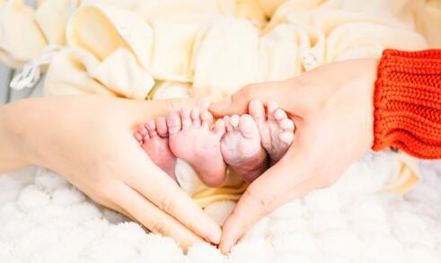 张杰晒所谓全家福,好友好奇女儿们长什么样,点开一看服了