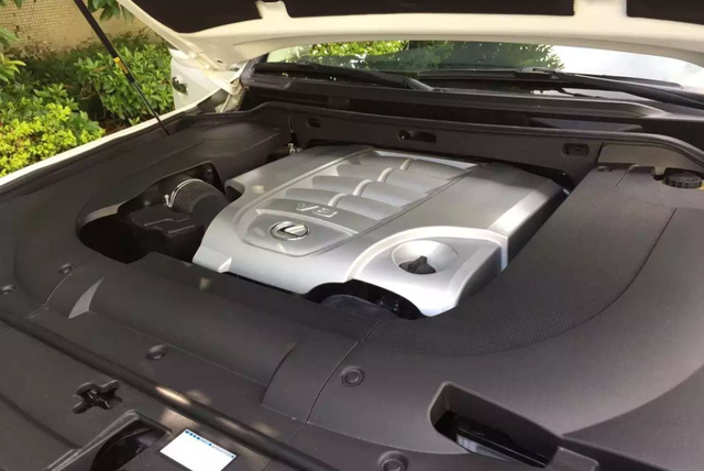 新款雷克萨斯LX350来了，8缸降6缸，相比老款，动力飞涨-