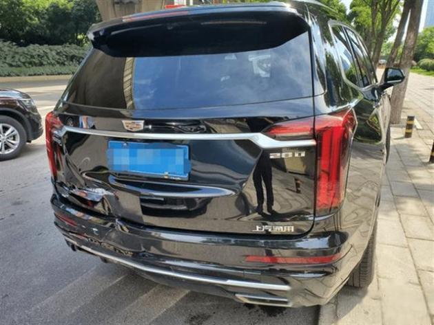 本田CRV撞上凯迪拉克XT6,车主:都是SUV,差距怎么就这么大呢-