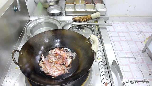 猪头肉和什么菜炒在一起好吃（猪头肉炒什么好吃）