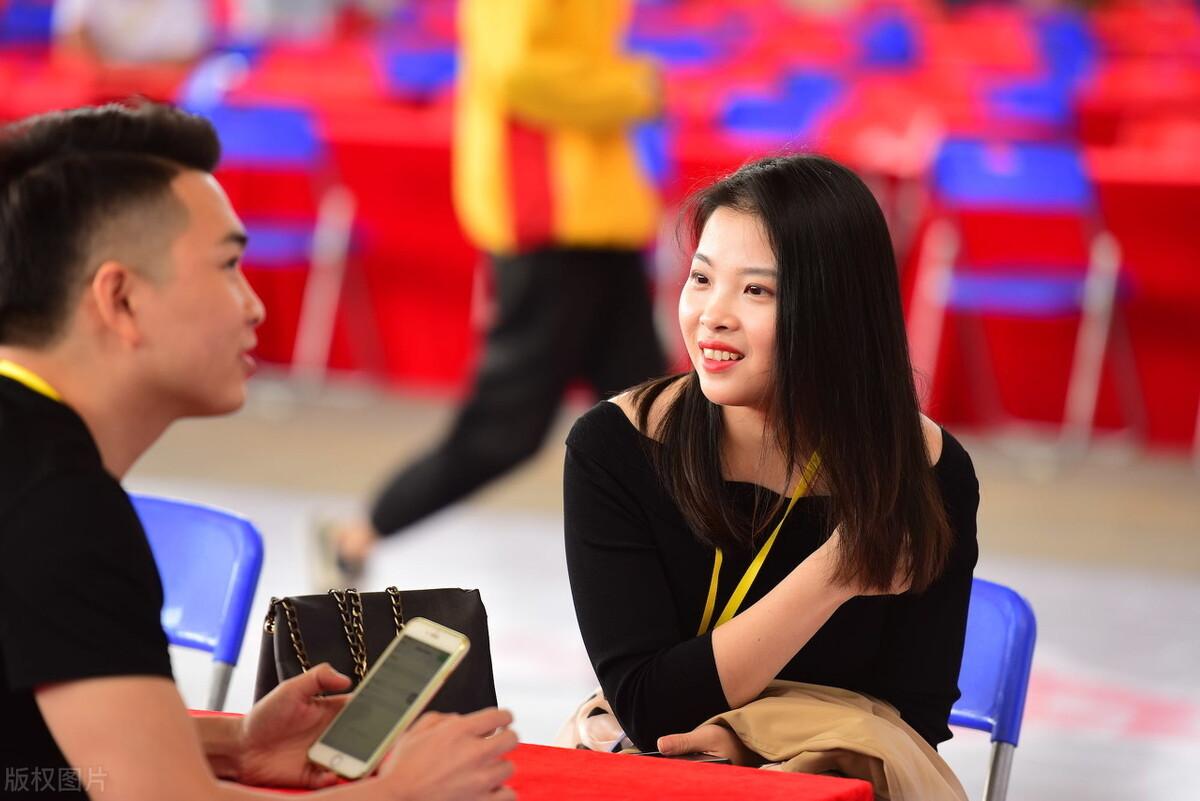 相亲见面怎么聊天 第一次（相亲怎么聊天第一次）