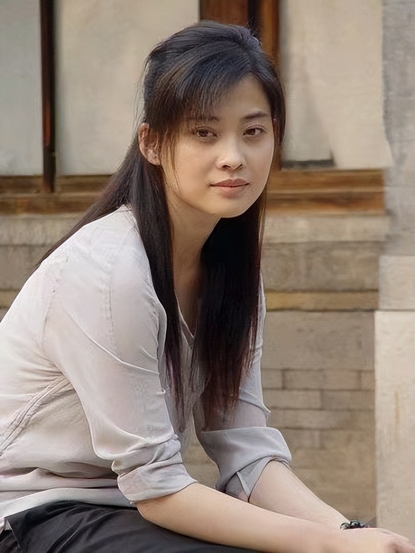 离婚17年后,再看梅婷和鄢颇现如今的境遇,两人的差距实在太明显