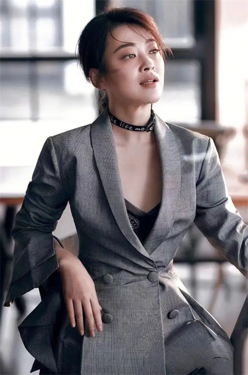 离婚17年后,再看梅婷和鄢颇现如今的境遇,两人的差距实在太明显