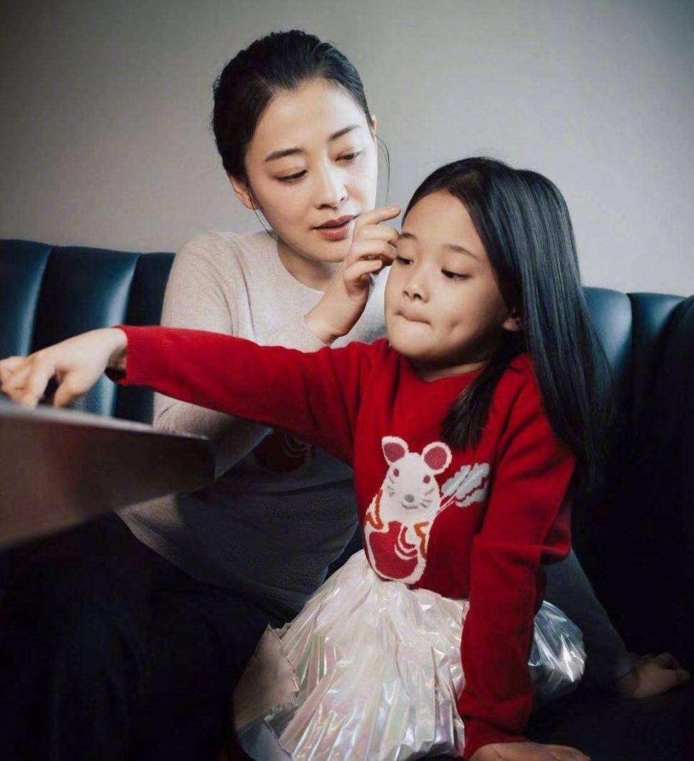 离婚17年后,再看梅婷和鄢颇现如今的境遇,两人的差距实在太明显