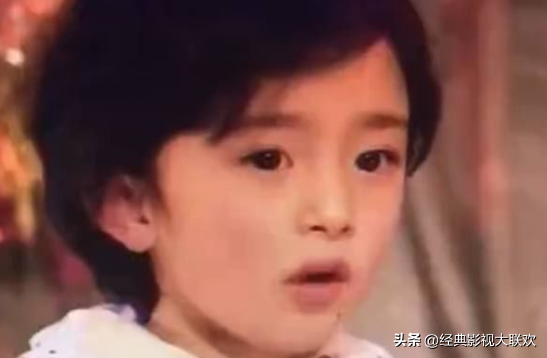 杨幂桃色情史被爆，四处留情隐秘恋爱，把16个男人玩弄于手掌之中