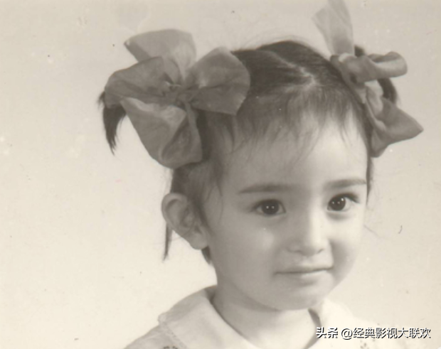 杨幂桃色情史被爆，四处留情隐秘恋爱，把16个男人玩弄于手掌之中