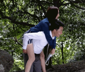 杨幂桃色情史被爆，四处留情隐秘恋爱，把16个男人玩弄于手掌之中