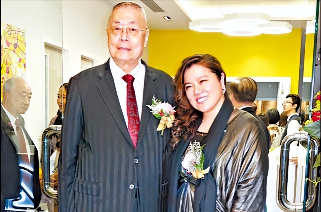 琵琶公主孙颖:41岁为爱嫁78岁三婚刘诗昆,三年后诞下一女