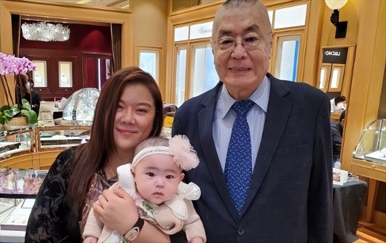 琵琶公主孙颖:41岁为爱嫁78岁三婚刘诗昆,三年后诞下一女