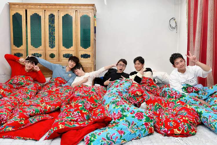 2022爷青回名场面:王心凌的《爱你》,07快男合体,他们总能勾起我们的青春记忆