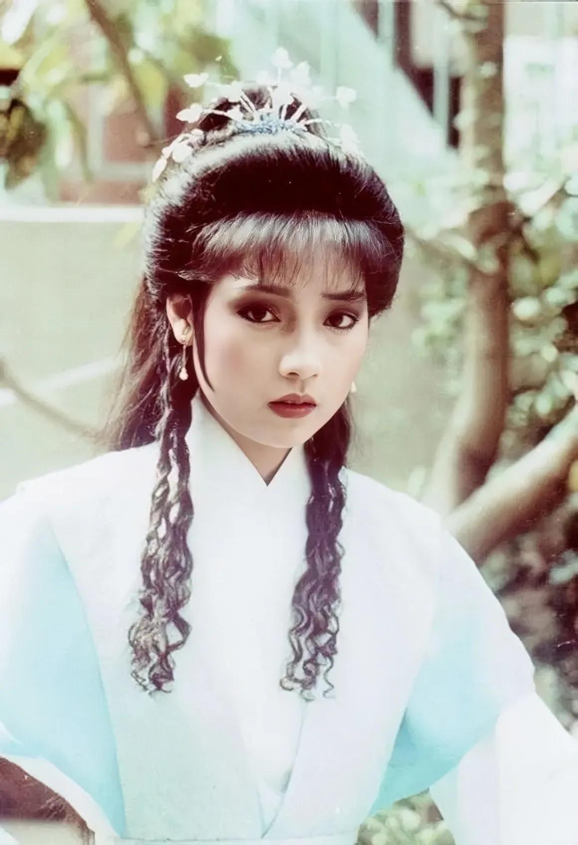 戚美珍:为翁美玲之死背锅多年,嫁给苗侨伟后一生幸福