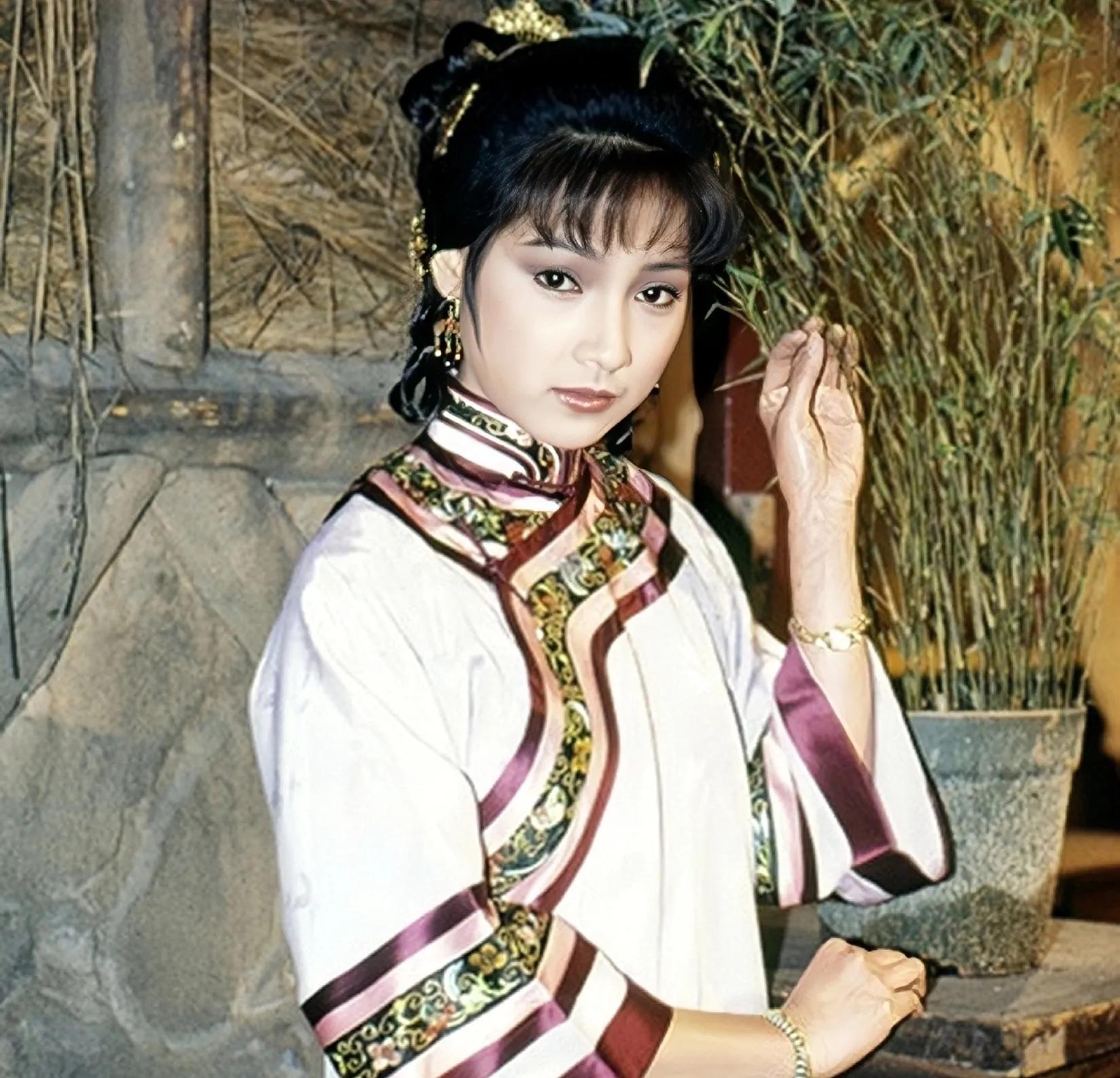 戚美珍:为翁美玲之死背锅多年,嫁给苗侨伟后一生幸福