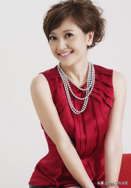 央视财经一姐谢颖颖近照,她的老公到底是谁?40岁生下女儿很幸福