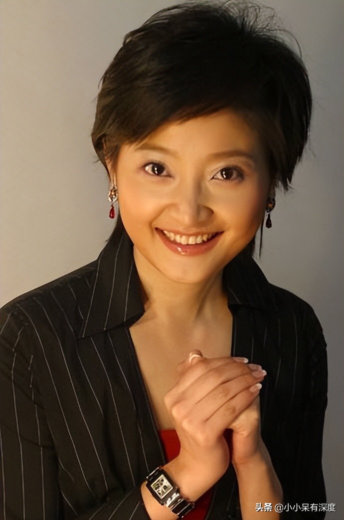 央视财经一姐谢颖颖近照,她的老公到底是谁?40岁生下女儿很幸福