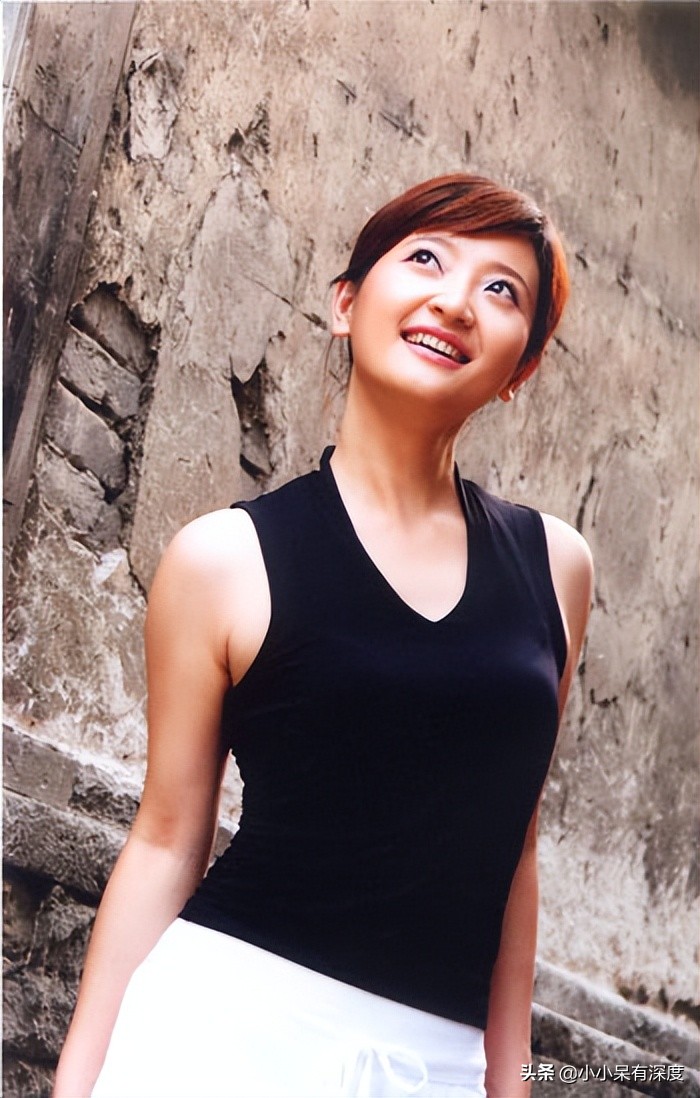 央视财经一姐谢颖颖近照,她的老公到底是谁?40岁生下女儿很幸福