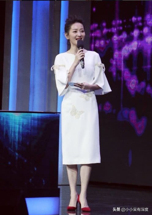 央视财经一姐谢颖颖近照,她的老公到底是谁?40岁生下女儿很幸福