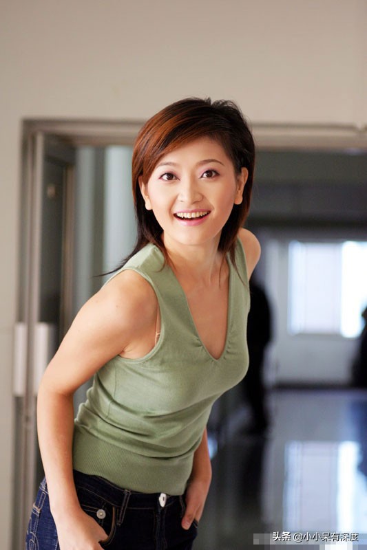 央视财经一姐谢颖颖近照,她的老公到底是谁?40岁生下女儿很幸福