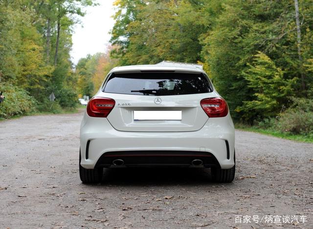 奔驰A250评测：舒适性的倾向，开起来相当扎实，车身没有太多异音-