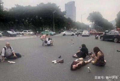 ​广州奔驰女司机连撞十三人，油门竟然当刹车使用，网友怒了