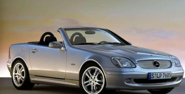 汽车：梅赛德斯奔驰SLK300，是一款双座跑车！-