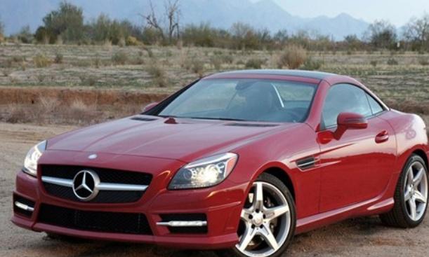 汽车：梅赛德斯奔驰SLK300，是一款双座跑车！-
