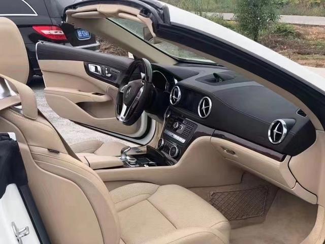 15年奔驰SL550全款16.8万，拉风的敞篷设计，女神御姐的标配车型-