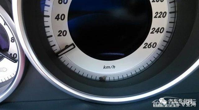 38万买辆奔驰,仪表盘里竟然有只苍蝇-