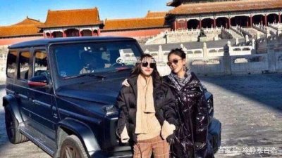 ​闭馆日？美女开奔驰、进故宫。到底是什么人能这么“牛”？