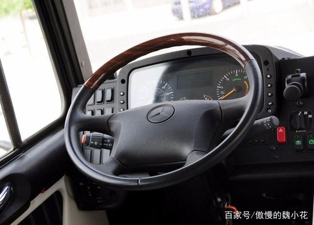 奔驰“乌尼莫克”赏析，售价高达400万，陆巡之类的都弱爆了！-