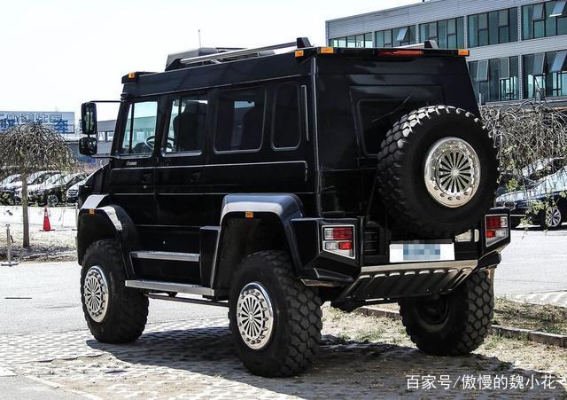 奔驰“乌尼莫克”赏析，售价高达400万，陆巡之类的都弱爆了！-