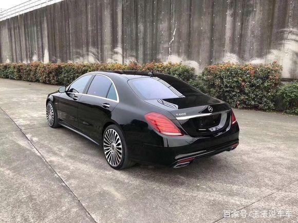 少见的奔驰S600,开在路上果然与平时的大奔不一样!-