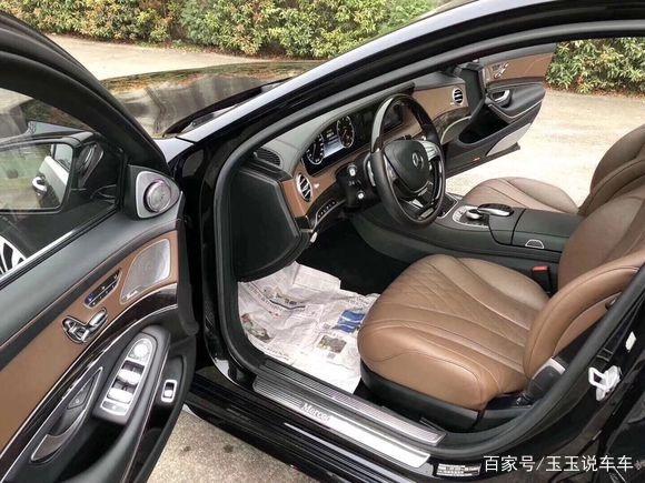 少见的奔驰S600,开在路上果然与平时的大奔不一样!-