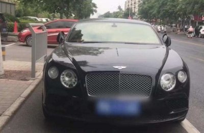 ​网约车为躲宾利撞奔驰，车主被吓得站不稳，交警判责引网友热议！