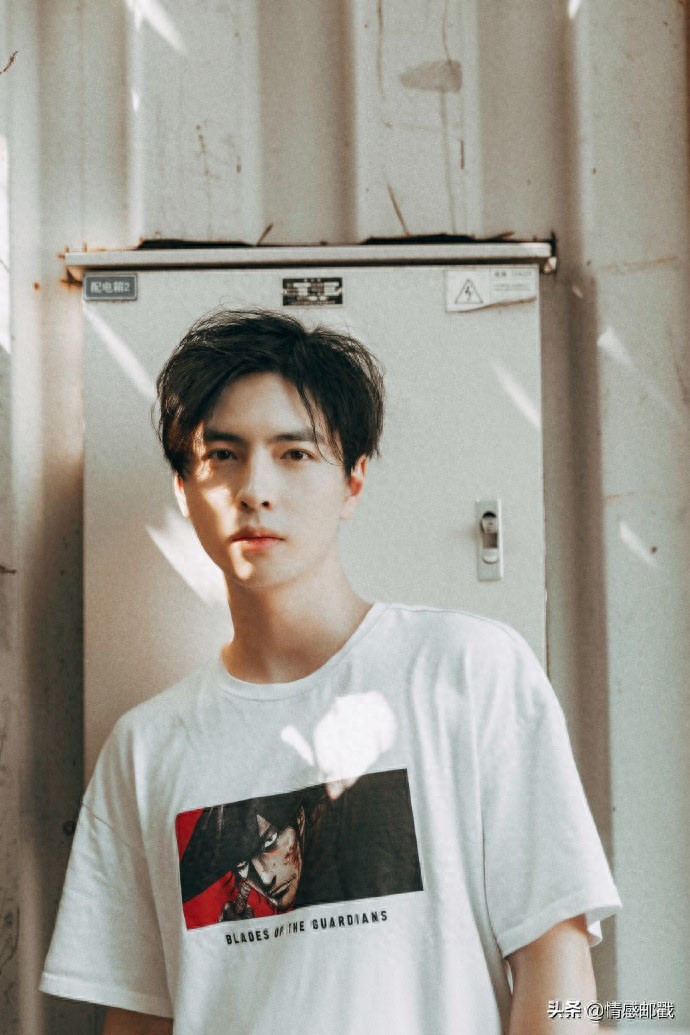 蒲熠星明星大侦探再登场，女朋友担任化妆师，少年感组图帅气养眼