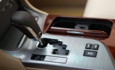 ​自动挡驾驶技巧和方法（自动挡汽车驾驶技巧 新手必看）