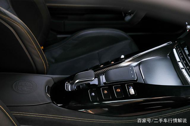 在深圳买二手梅赛德斯AMG GTR 到全球最大二手车展厅澳康达-