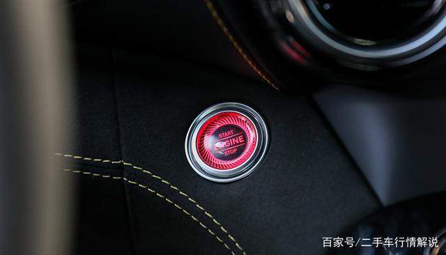 在深圳买二手梅赛德斯AMG GTR 到全球最大二手车展厅澳康达-