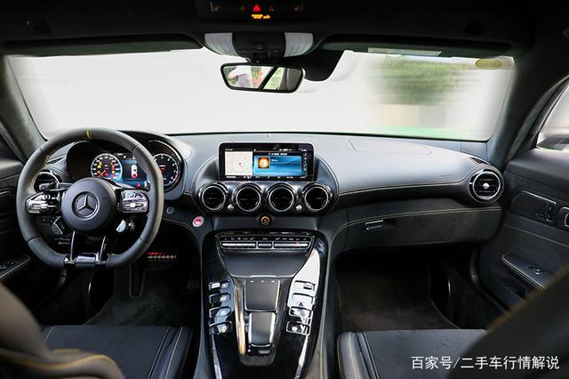 在深圳买二手梅赛德斯AMG GTR 到全球最大二手车展厅澳康达-