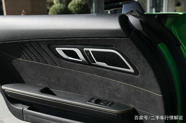 在深圳买二手梅赛德斯AMG GTR 到全球最大二手车展厅澳康达-