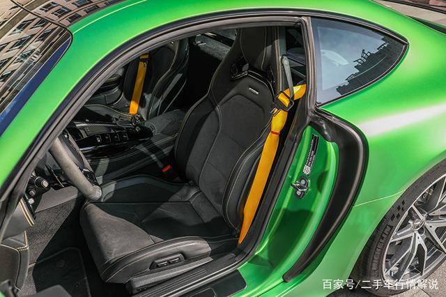 在深圳买二手梅赛德斯AMG GTR 到全球最大二手车展厅澳康达-